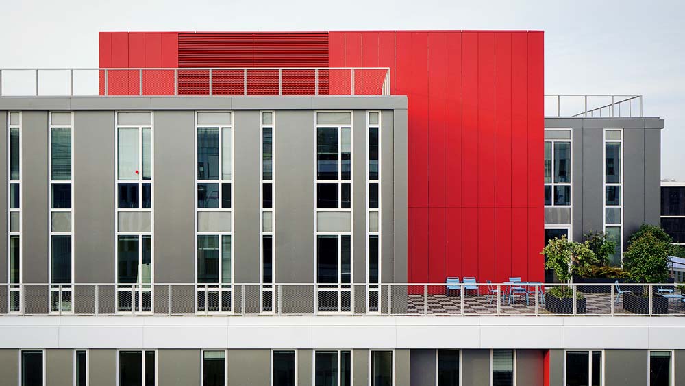 Read has six identical post with six categories and one image 1 press photo 1